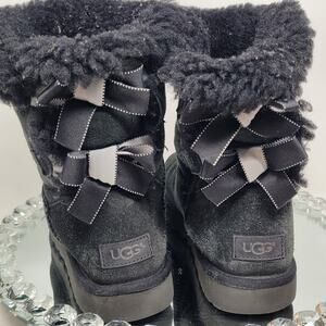 UGG Australia BAILEY BOW II SUEDE SHEEPSKIN Black BOOTS Slippers 1102937 SZ 10